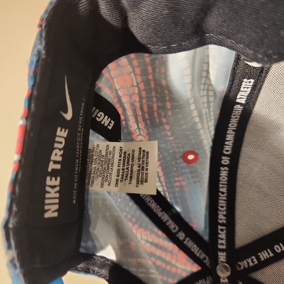 Nike Hat - Picture 4 of 4